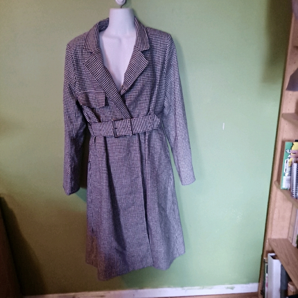 Large Black and White Houndstooth Geometric Coat